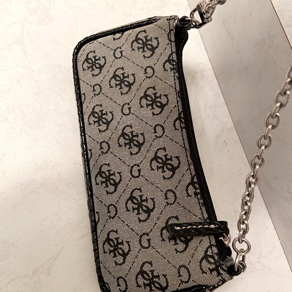 SOLD- Guess logo 2000s vintage mini handbag (Perfect) - Picture 3 of 3